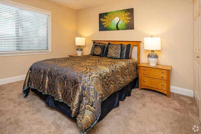 2BR, 1BA - 1,024SF