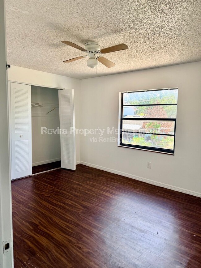 Building Photo - 1809 Bronson Dr Unit D