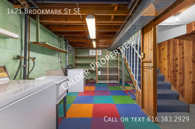 Building Photo - 1421 Brookmark St SE Rental