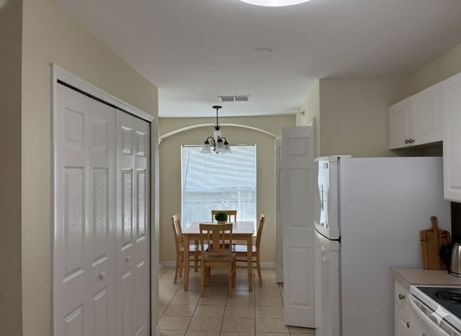 Photo - Gated Community Gem: Turnkey 2/2 in Emerald Lake