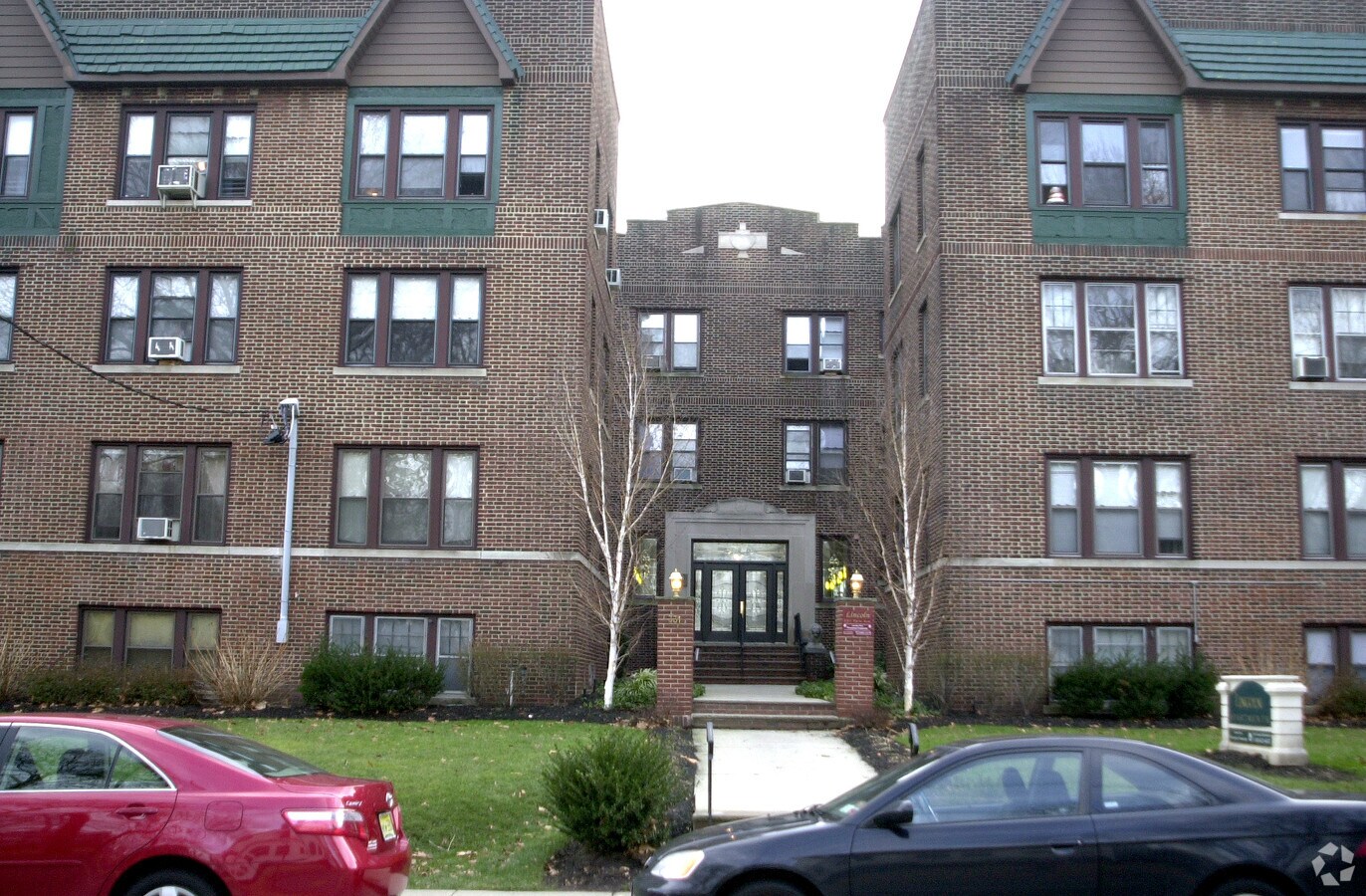 Lincoln Apartments - Lincoln Apartments