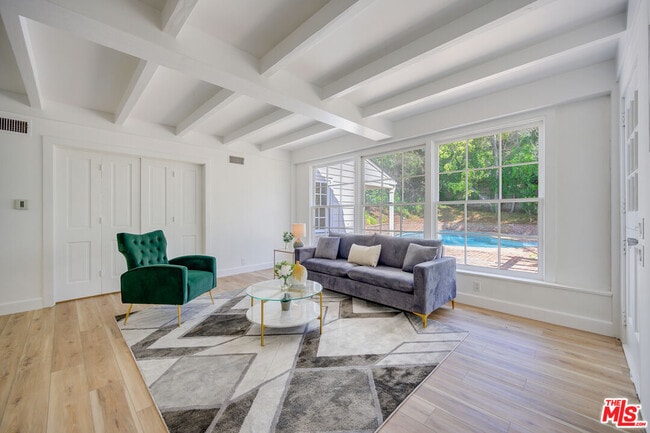 Photo - 926 N Alpine Dr