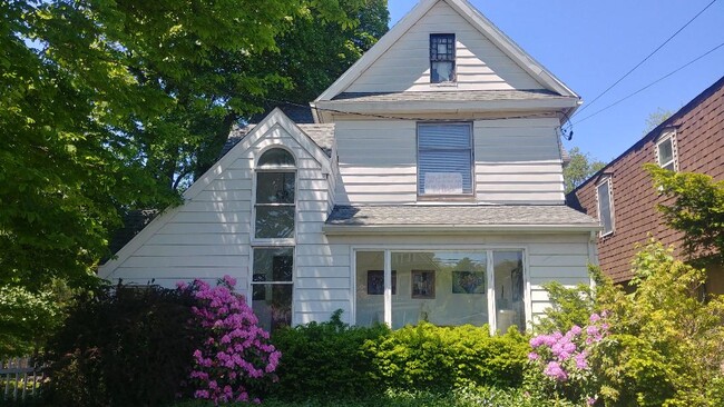 Shaded yard - 2706 Buffalo Rd Unit 2