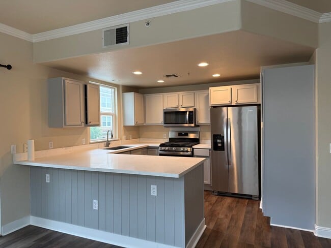 Photo - Beautifully Remolded Upscale 2 bed 2.5 bath Townhouse!