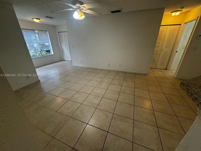 Photo - 3370 Pinewalk Dr N Unidad .