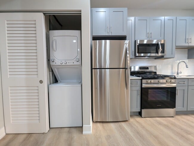 Photo - 437 W Belden Unit 1