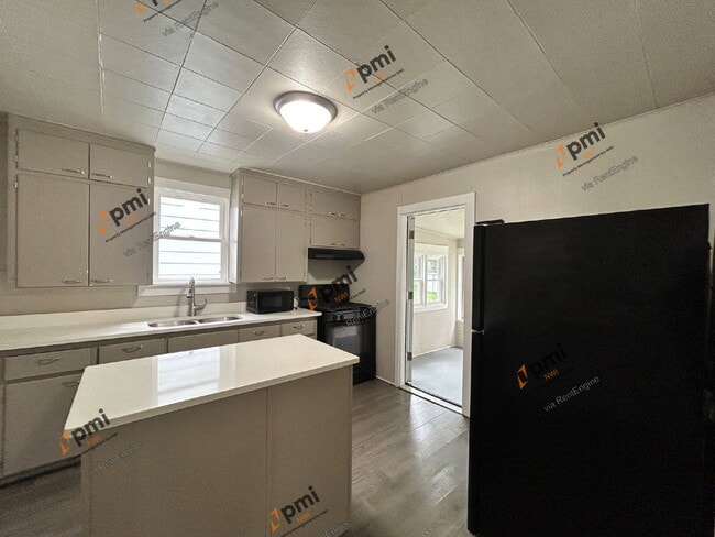 Photo - 810 Plain St