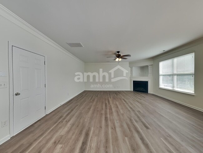 Photo - 2004 Centerview Dr