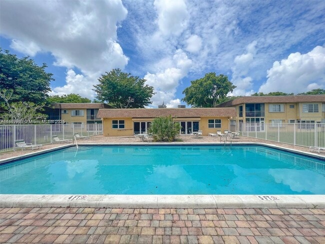 Photo - 5140 SW 40th Ave Unit 27C
