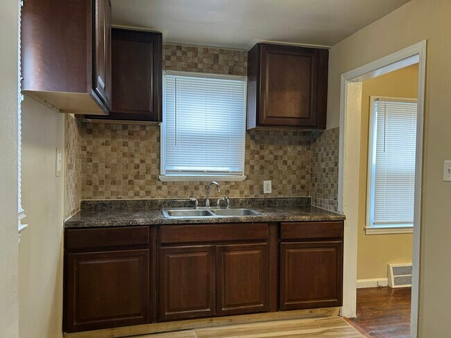 Photo - 18515 Greenfield Rd