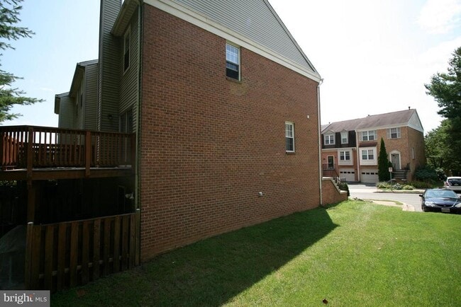 Building Photo - 512 Suffield Dr