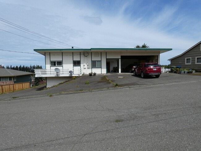 Building Photo - Central Duplex with View Rental