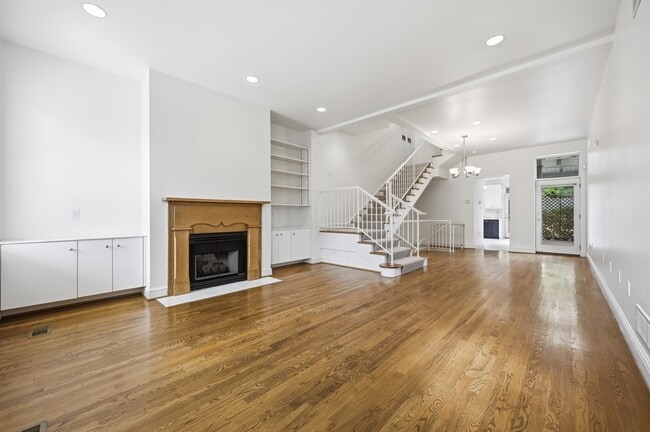 Photo - Franklin West Apartments, Leasing Office