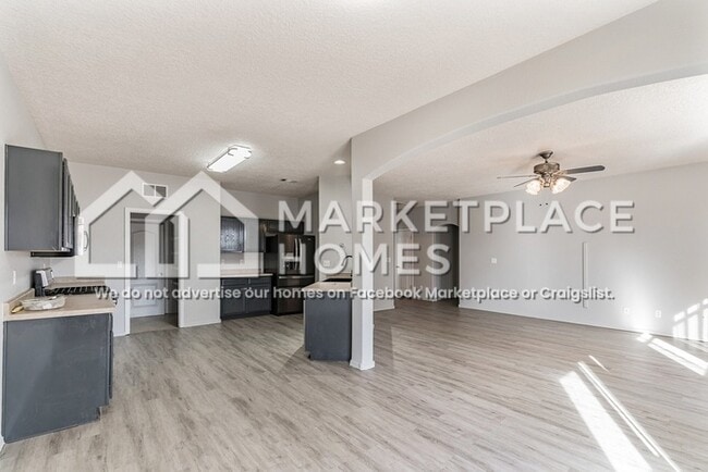 Photo - 620 Creekside Ave SW