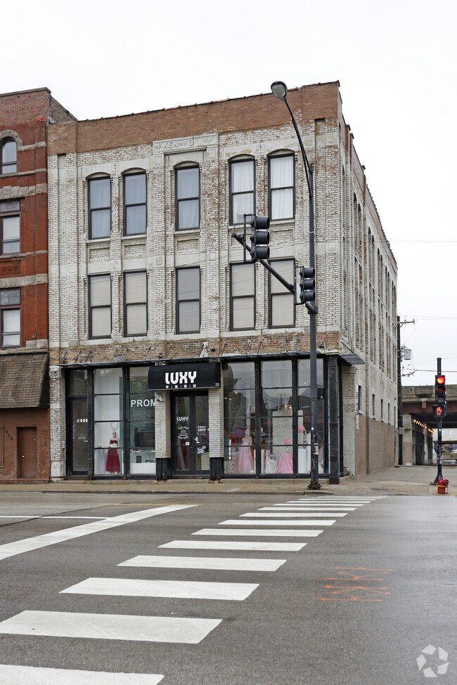 3000 S Archer Avenue - 3000 S Archer Avenue Apartments