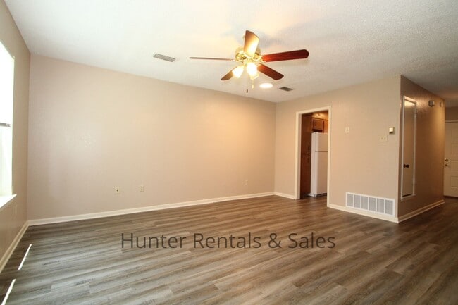Photo - 3704 Hereford Ln