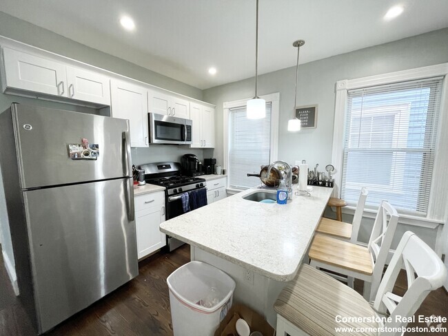 Building Photo - 147 Boston St Unit 4 Rental