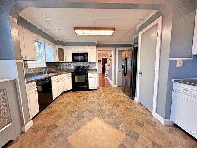 Photo - 303 Leavy Ave