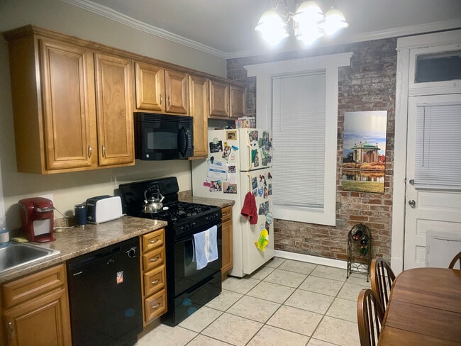 Building Photo - 4125 Juniata St Unit 2F