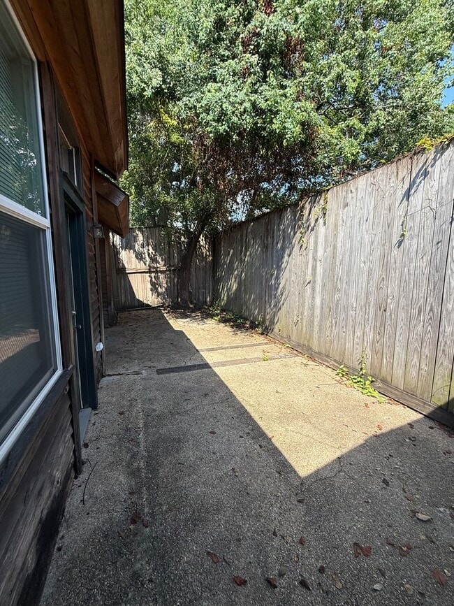 Building Photo - Great Move in Studio. Ready to be your new... Rental