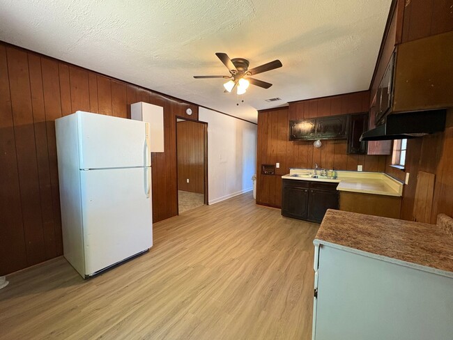 Photo - Cozy 3 bedroom/1 bath house!