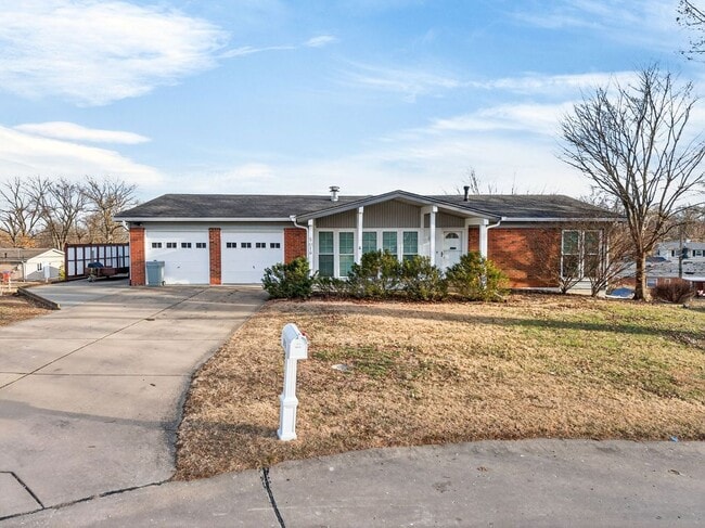 Building Photo - 5016 Fernhill Dr