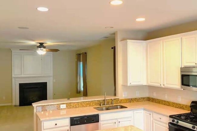 Photo - 3Bed/2.5Bath 2688 sq ft home located in Stonington