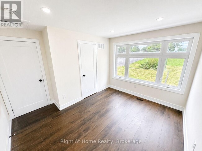 Photo - 2885 Altona Rd
