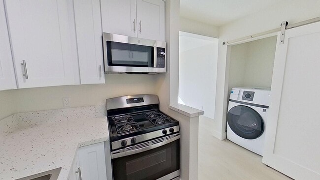 Photo - 437-443 W Valencia Dr