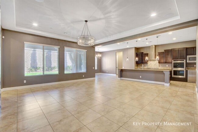 2724 Josephine Dr