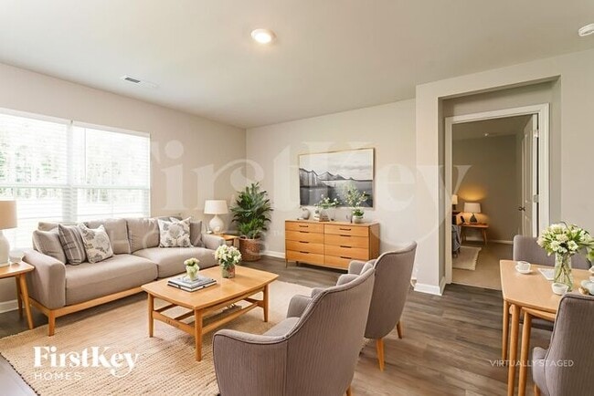 Photo - 261 Lantanna Ave