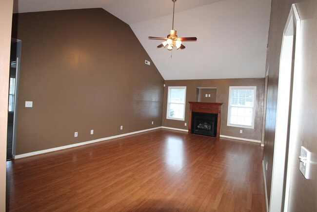 Photo - 280 Trillium Ln