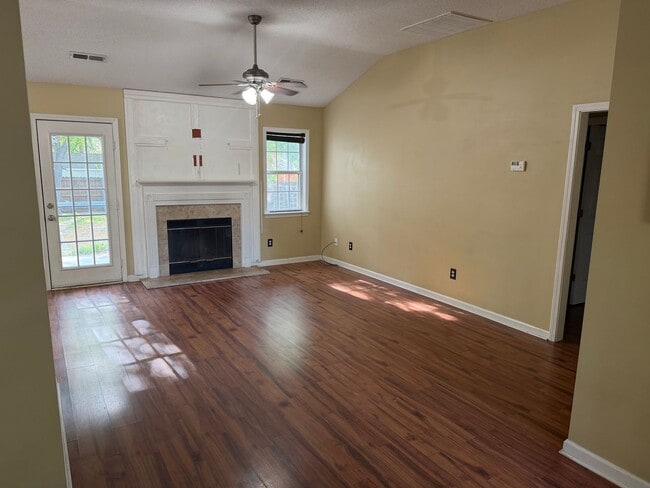 Photo - Beautiful 3 Bedroom 2 Bath Single Family Home- Pets welcome.