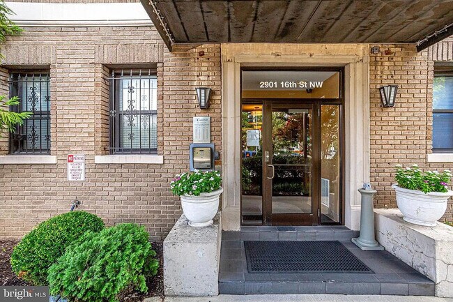 2901 16th St NW Unit 402