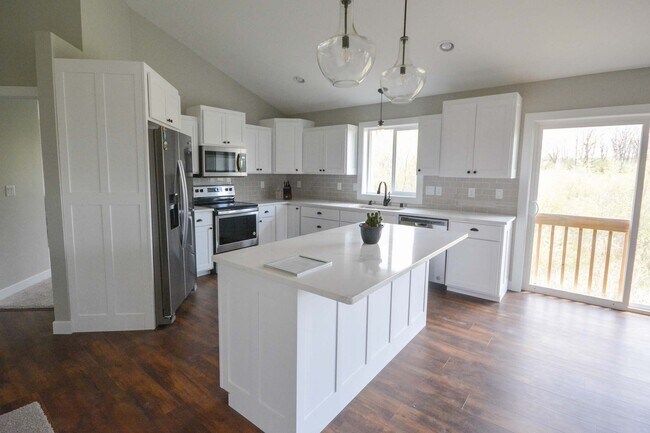 Photo - Bright & modern main floor living in newer home!