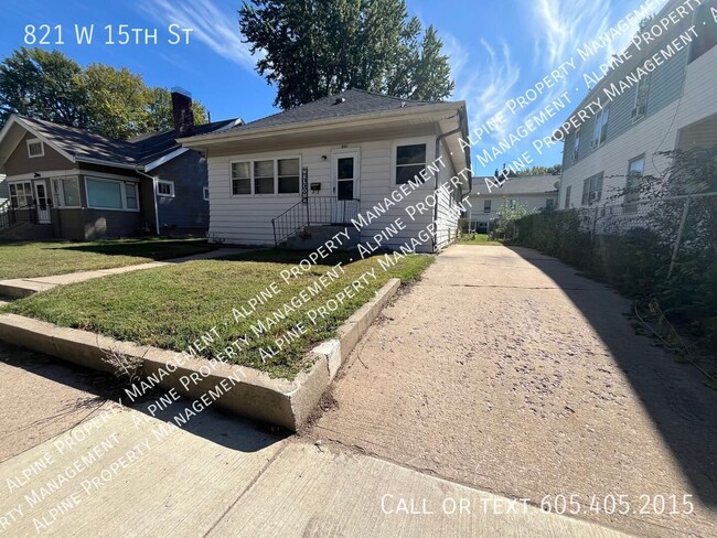 Photo - 821 W 15th St