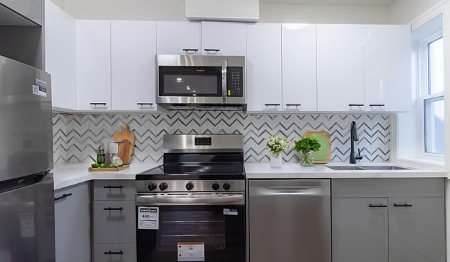 Photo - 52 Charlton Ave W Unit 6