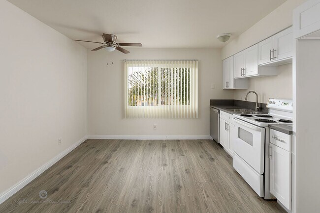 Photo - Colum4229 Apartments