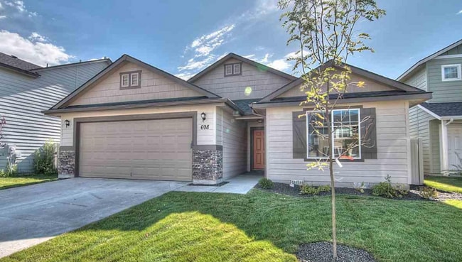 Building Photo - Comfortable Living in a Beautiful, Well-Kept Home