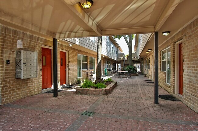 Photo - 1420 Hawthorne St Unidad 18