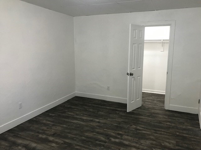 563 W 24th St Unit 1
