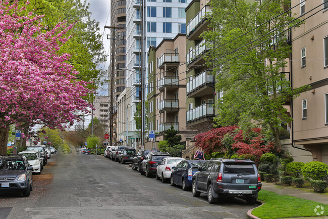 Building Photo - Charbonneau Apartments