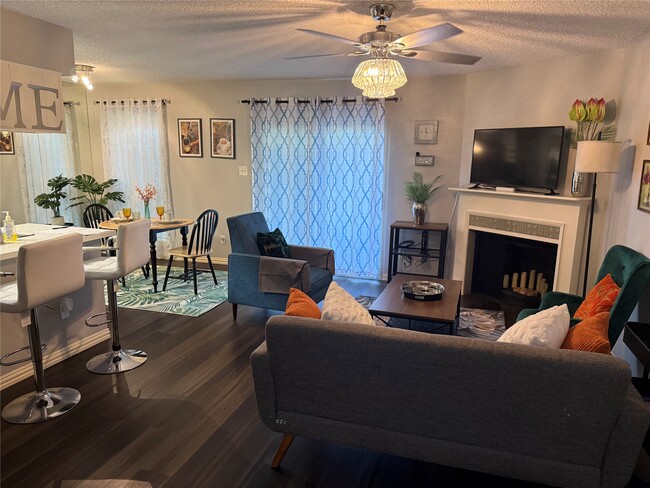 Building Photo - 2120 El Paseo St Unit 207