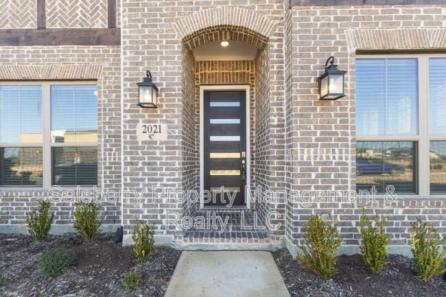 Photo - 2021 Daniel Dr