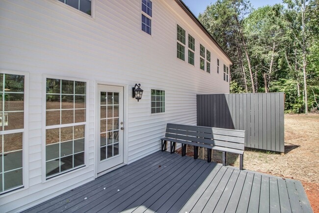 Building Photo - Lux Three Bedroom Townhouse in Sherrills Ford
