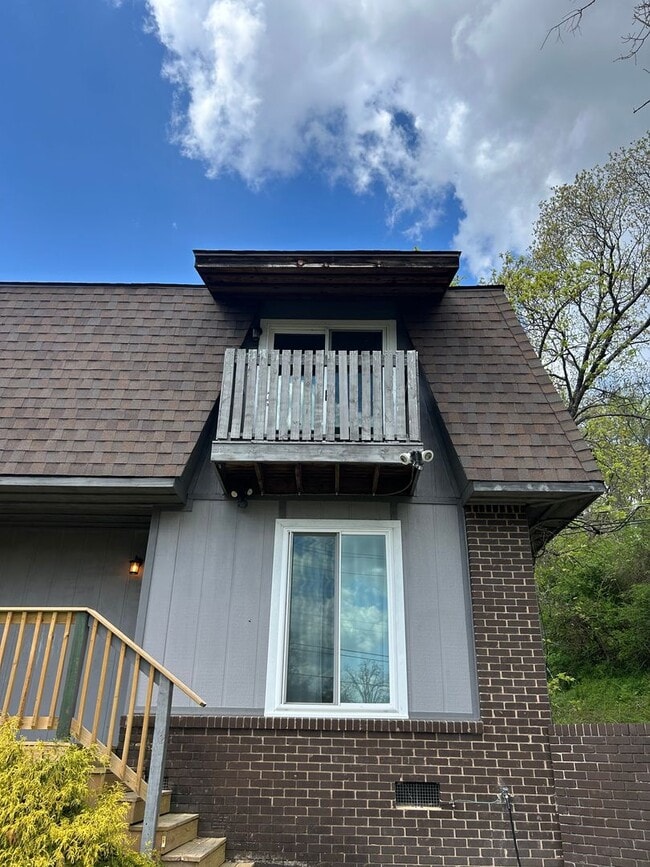 Building Photo - 815 Poindexter Ave Unit B