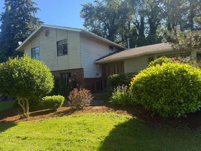 Photo - Large Mount Vernon Home on Acreage