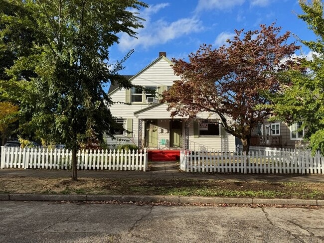 Building Photo - 205 NE Bryant St