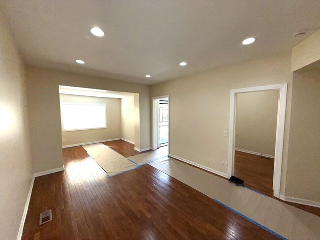 Photo - 7423 S St Lawrence Ave
