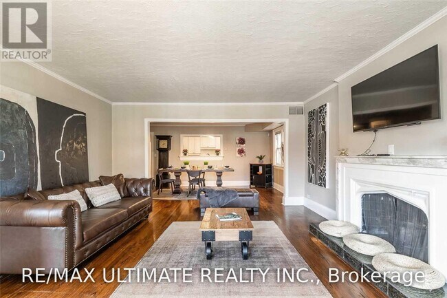 Photo - 470 Oriole Pkwy